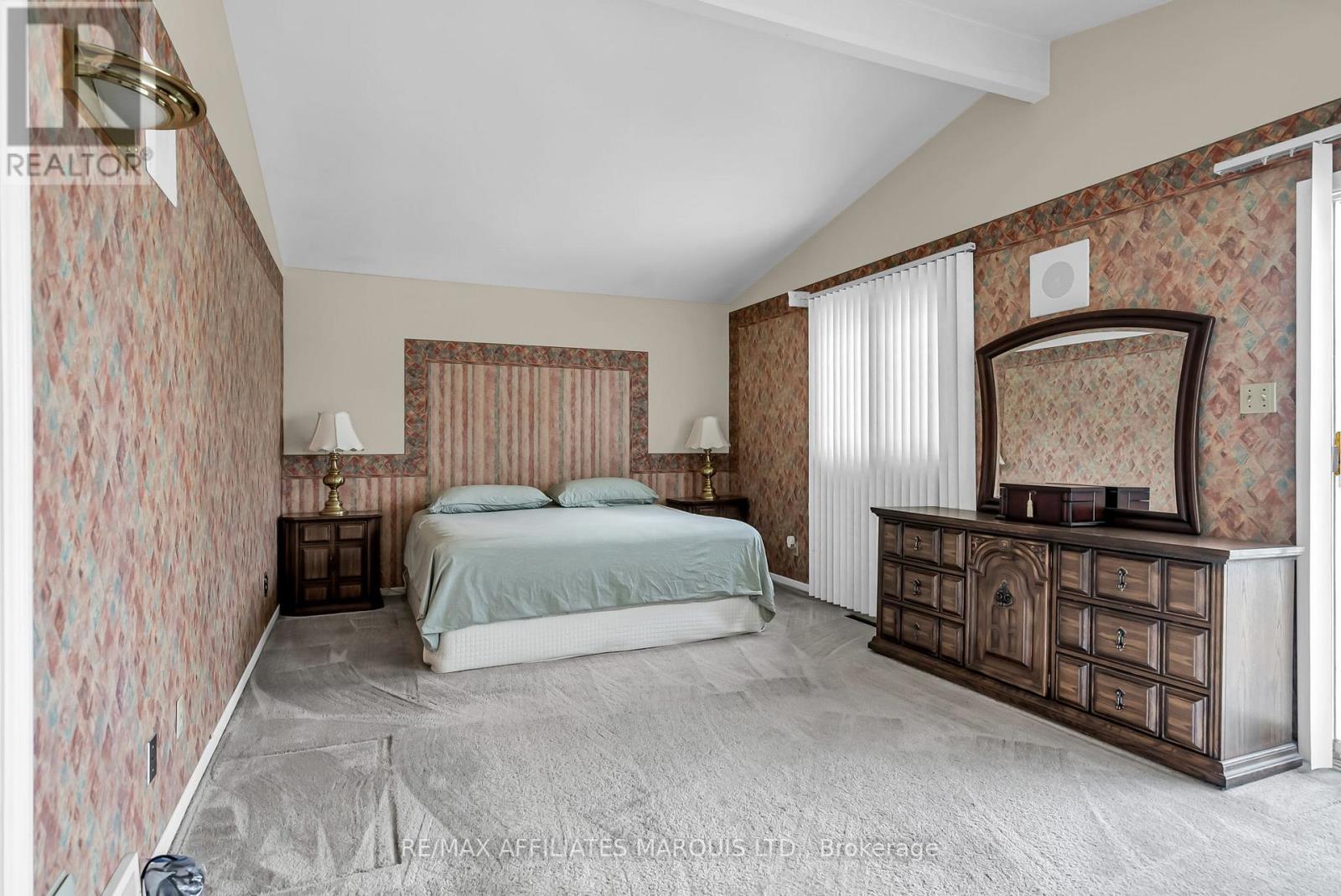 Photo 25 of 2724 Ross Avenue, Cornwall ON