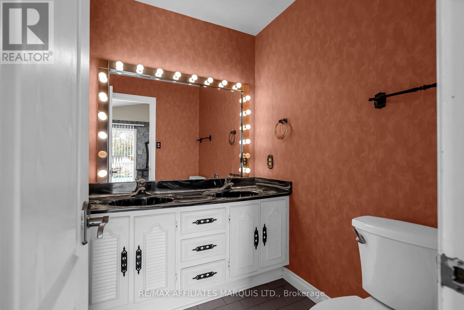 Photo 26 of 2724 Ross Avenue, Cornwall ON