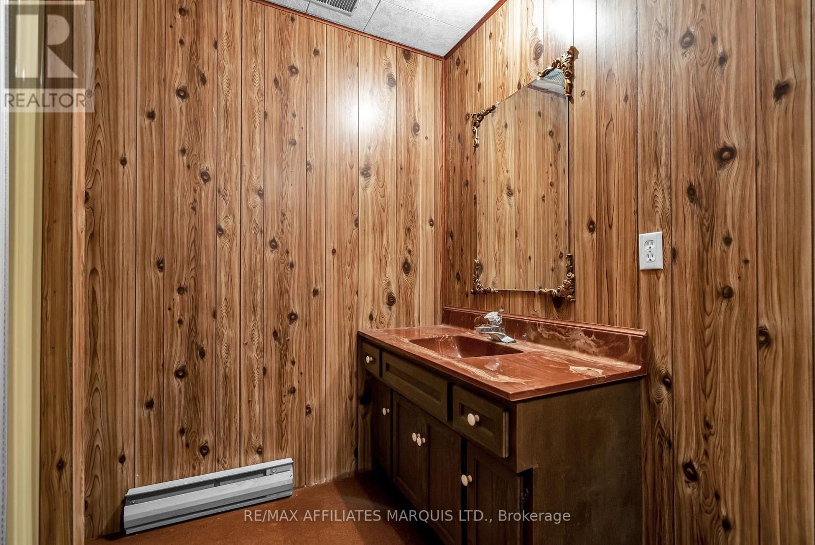 Photo 34 of 2724 Ross Avenue, Cornwall ON