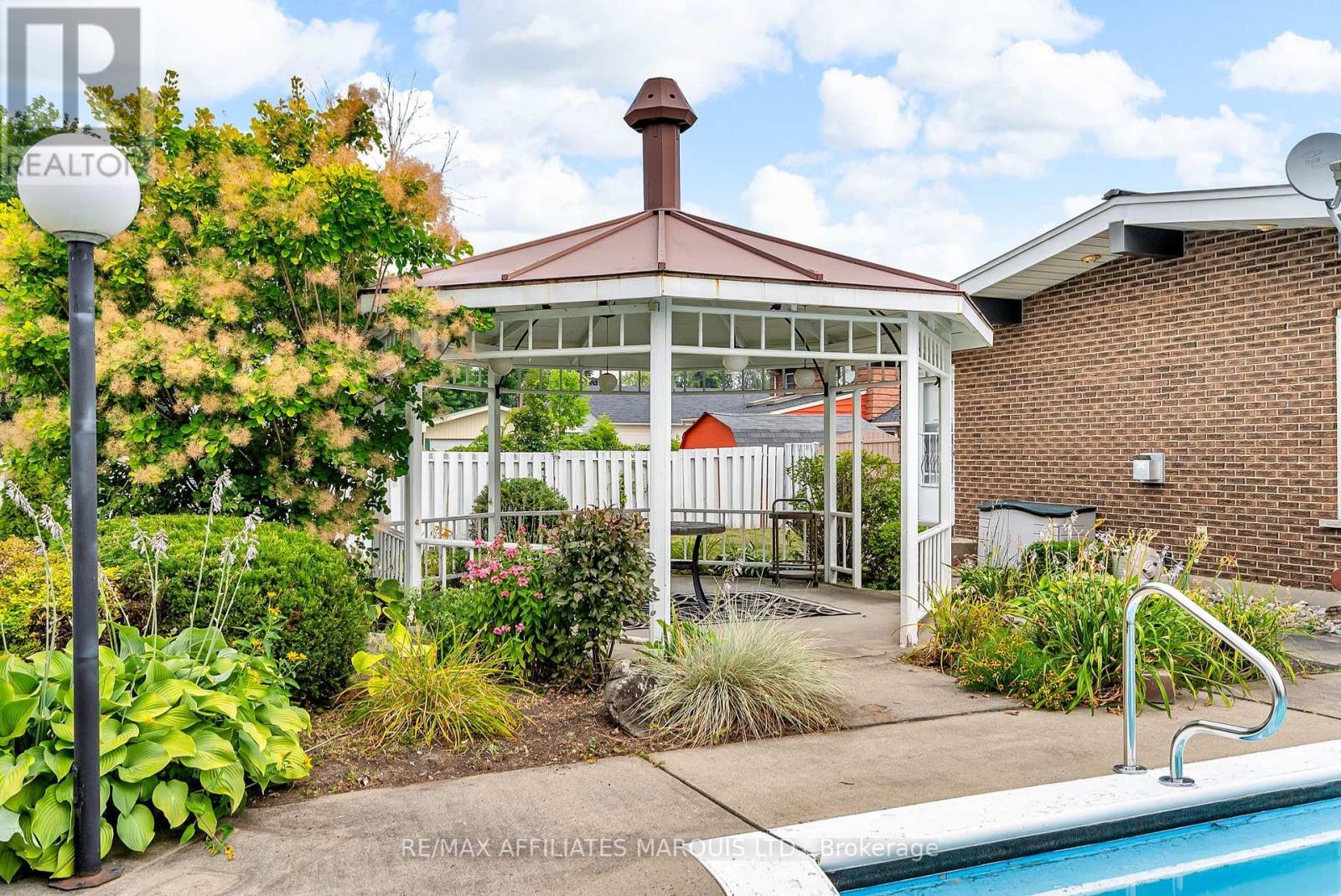 Photo 39 of 2724 Ross Avenue, Cornwall ON