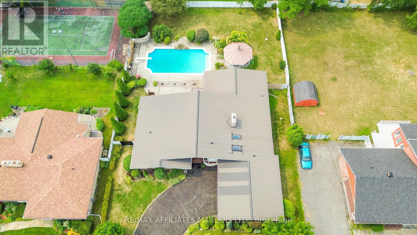 Photo 4 of 2724 Ross Avenue, Cornwall ON