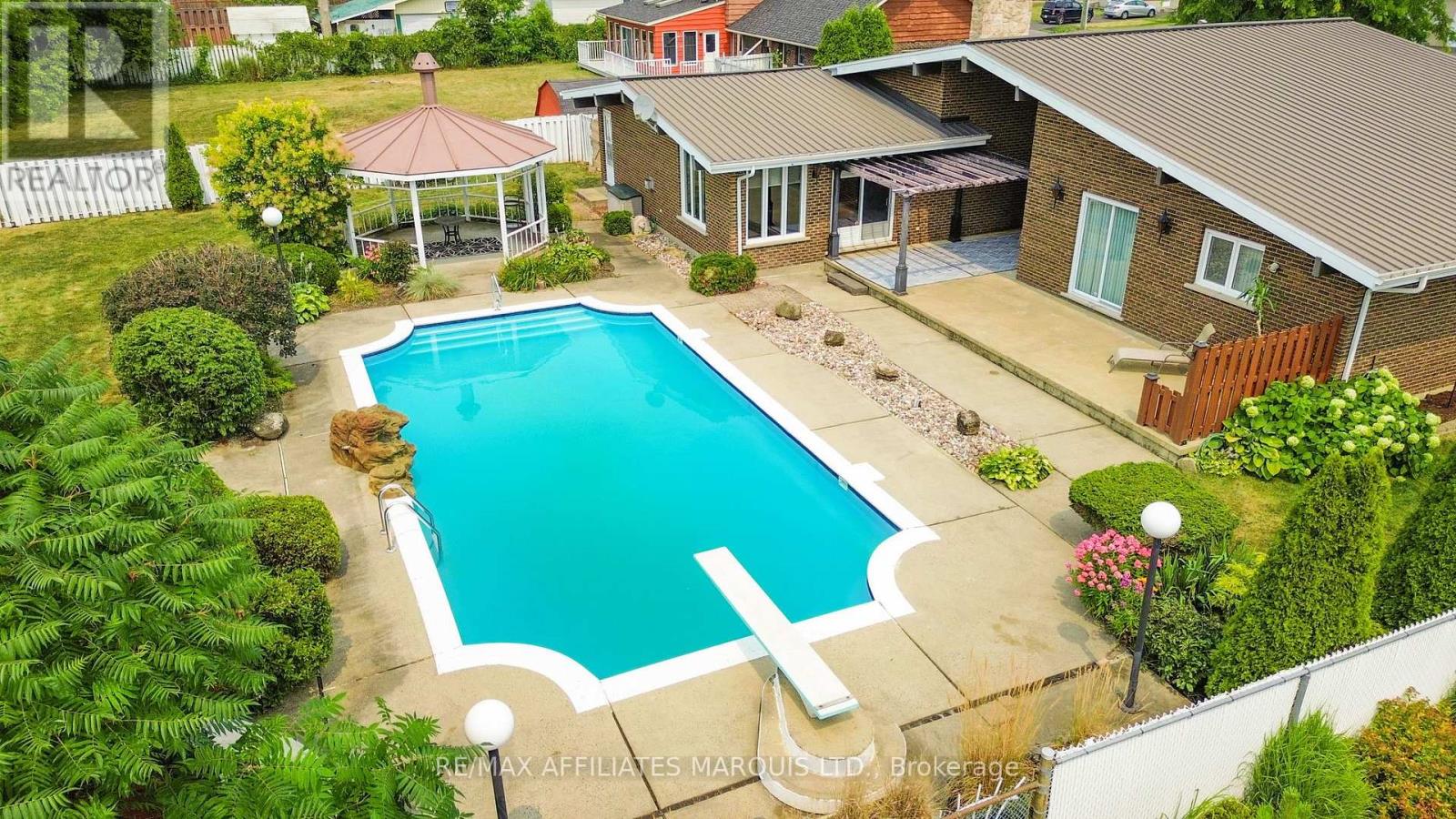 Photo 42 of 2724 Ross Avenue, Cornwall ON