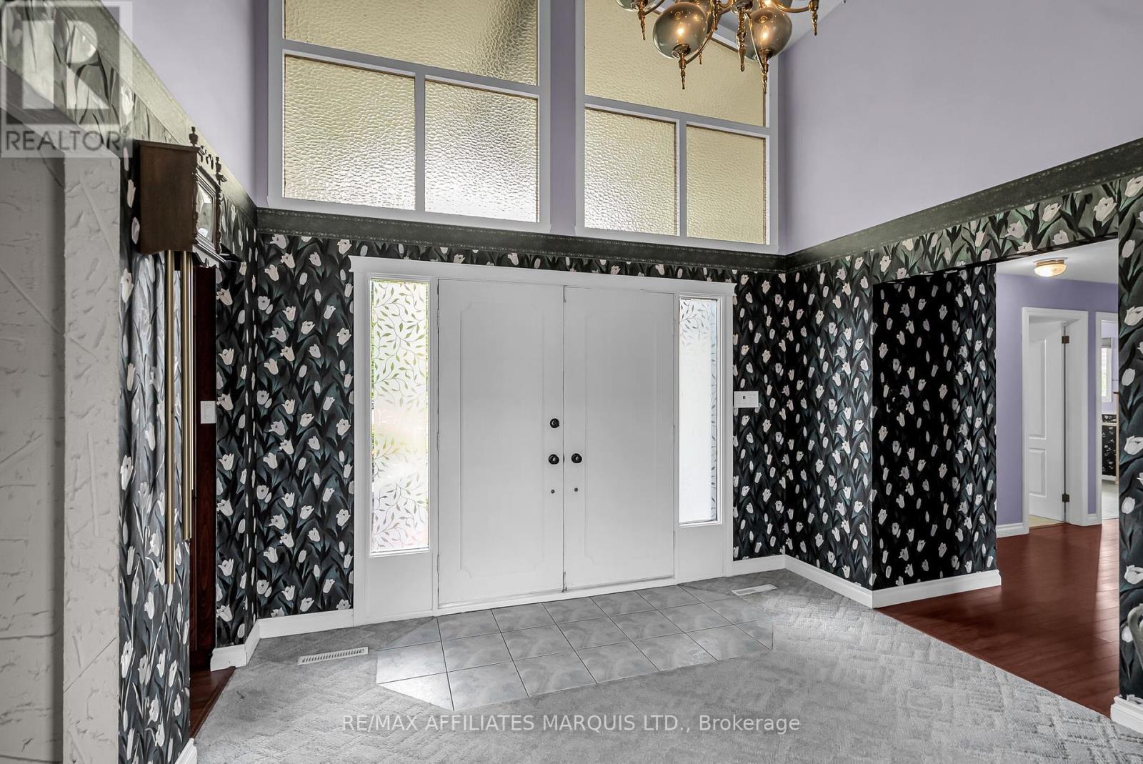 Photo 5 of 2724 Ross Avenue, Cornwall ON