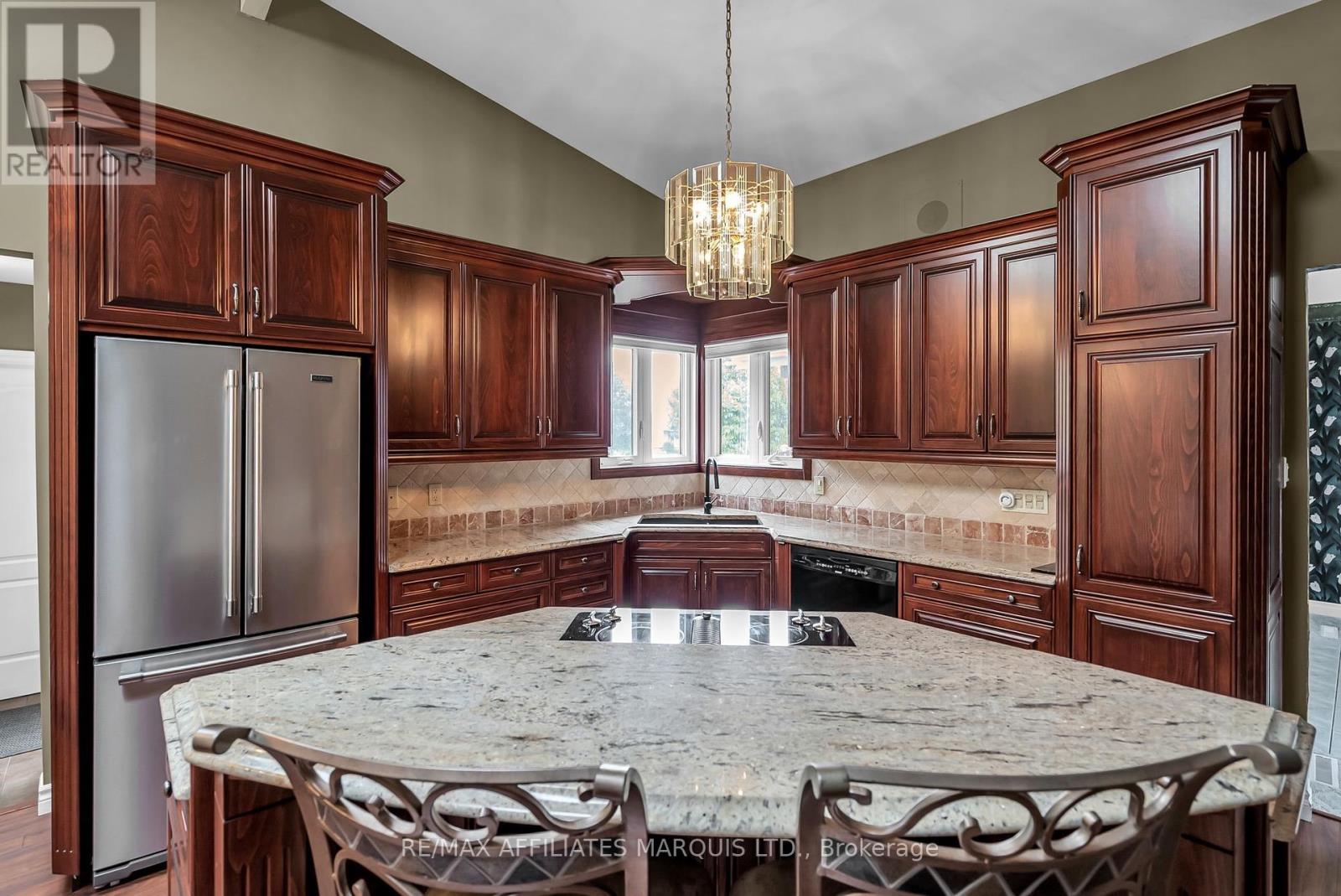 Photo 7 of 2724 Ross Avenue, Cornwall ON