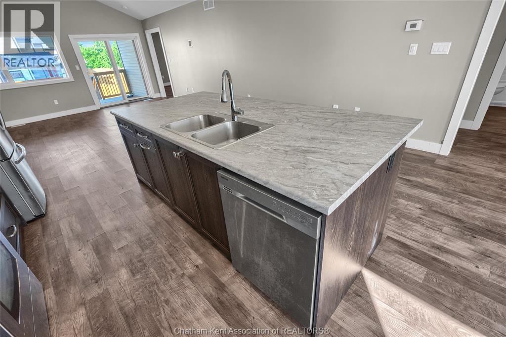 Photo 14 of 106 Ironwood Trail, Chatham ON