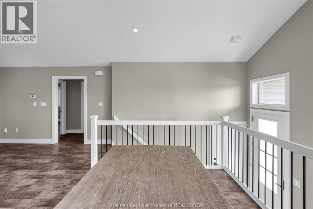 Photo 9 of 106 Ironwood Trail, Chatham ON
