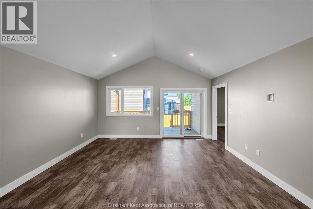 Photo 23 of 106 Ironwood Trail, Chatham ON