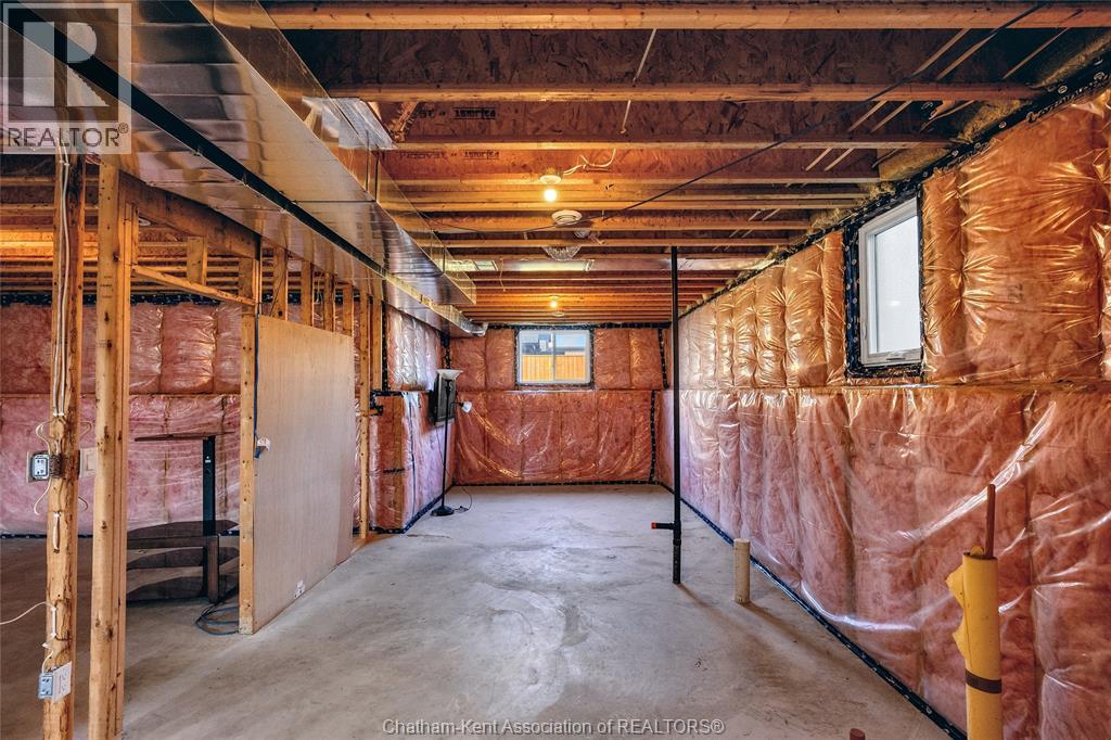 Photo 10 of 106 Ironwood Trail, Chatham ON