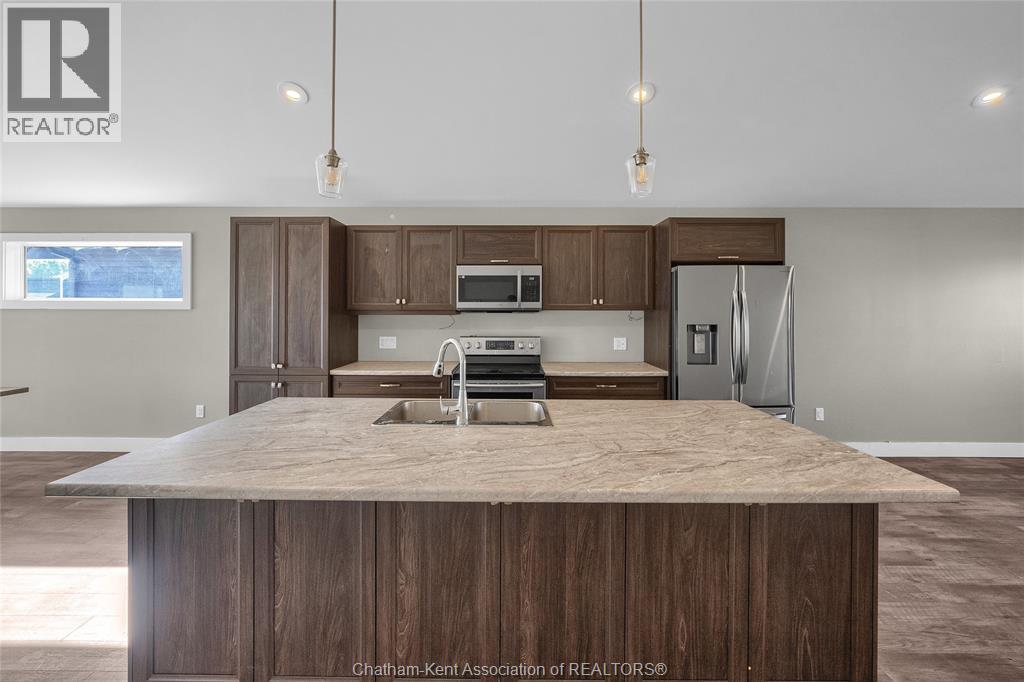 Photo 5 of 106 Ironwood Trail, Chatham ON