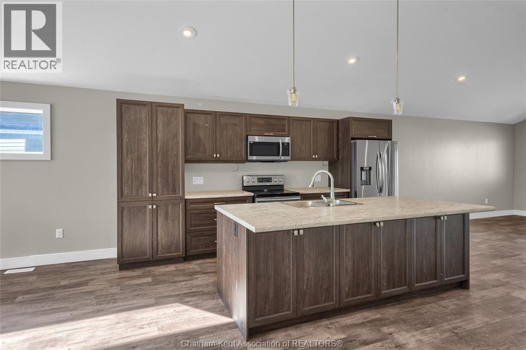 Photo 21 of 106 Ironwood Trail, Chatham ON