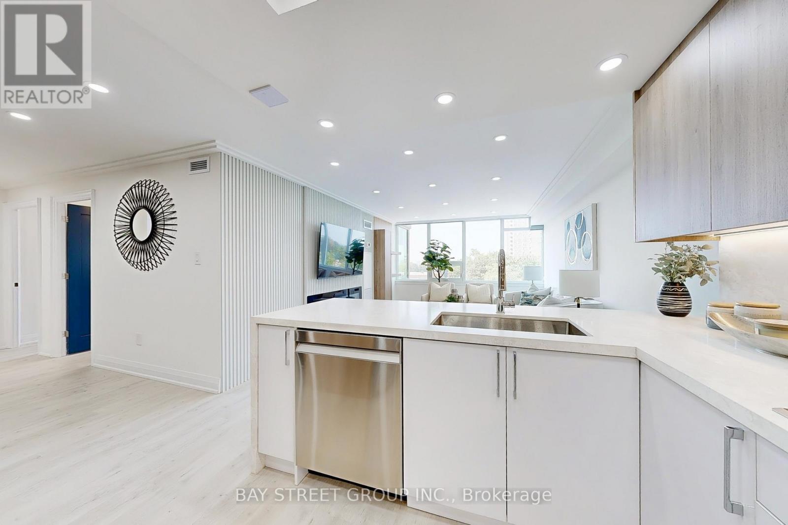 Photo 2 of 605 55 Skymark Drive, Toronto ON