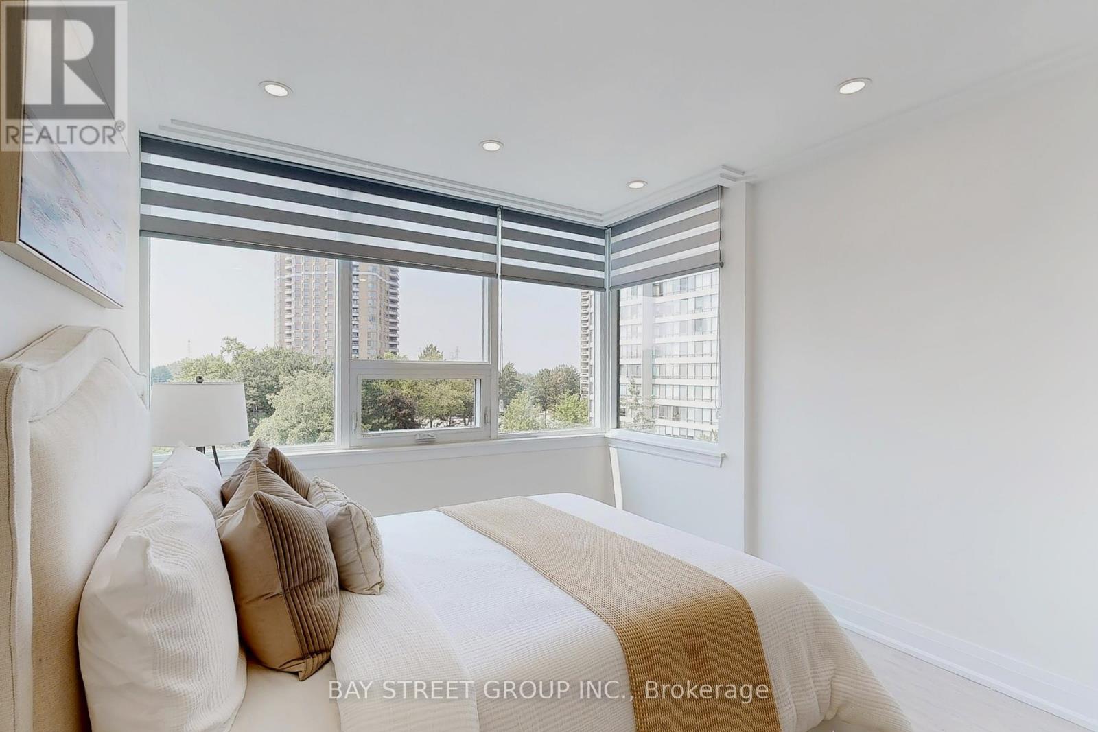Photo 5 of 605 55 Skymark Drive, Toronto ON