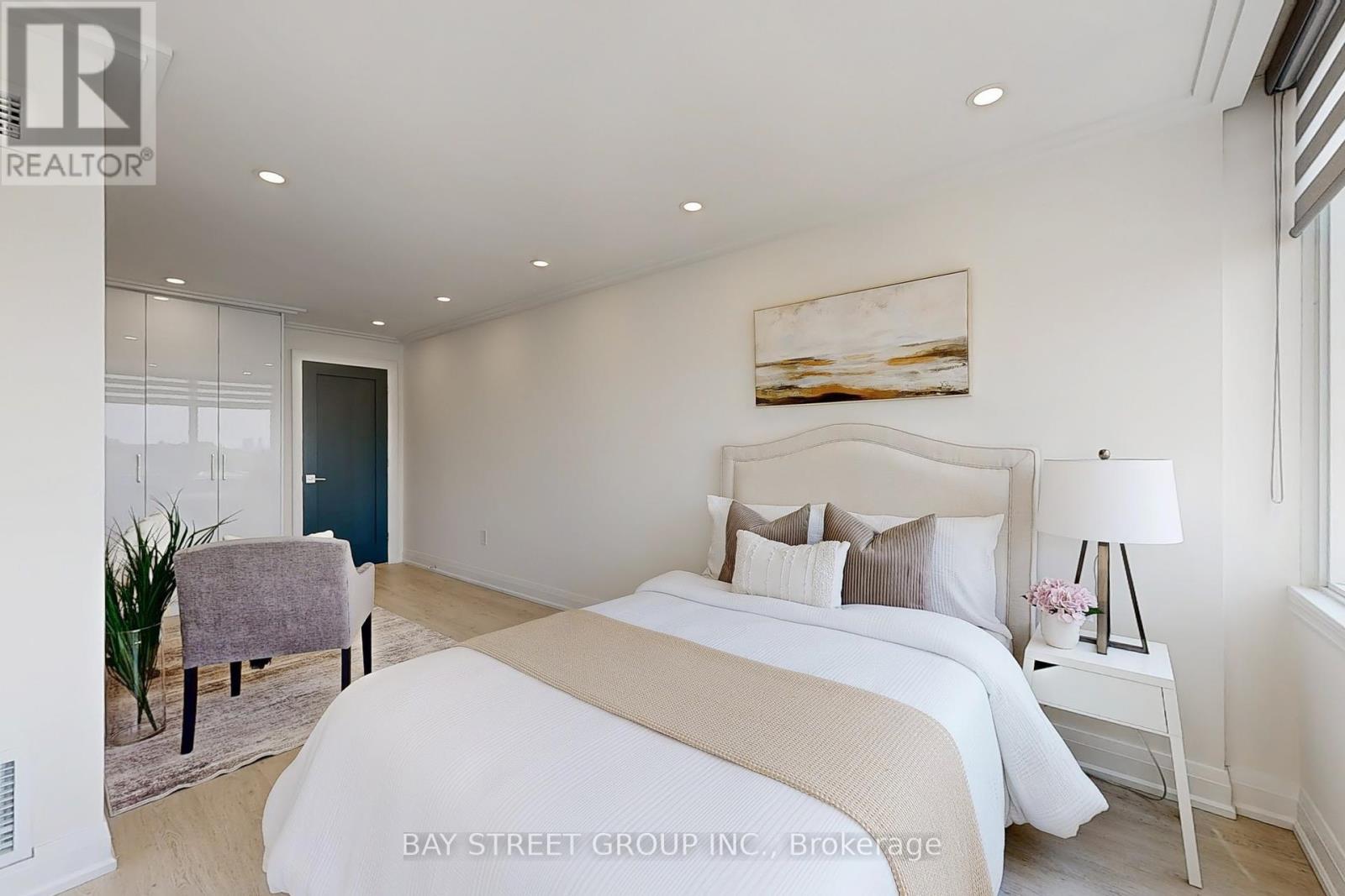 Photo 4 of 605 55 Skymark Drive, Toronto ON