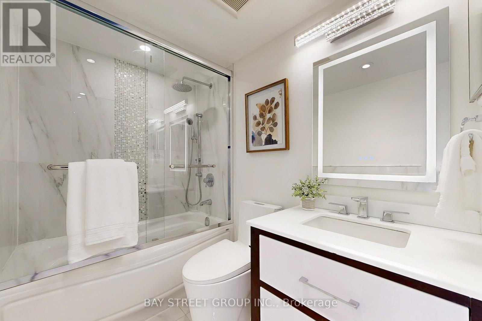 Photo 11 of 605 55 Skymark Drive, Toronto ON