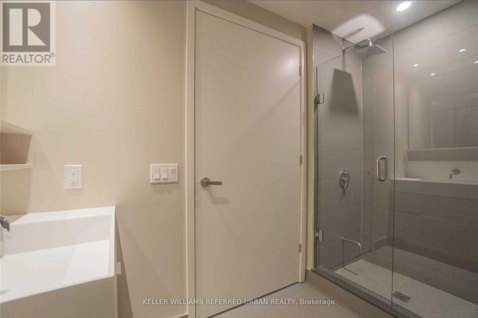 Photo 11 of 2111 5 Soudan Avenue, Toronto ON