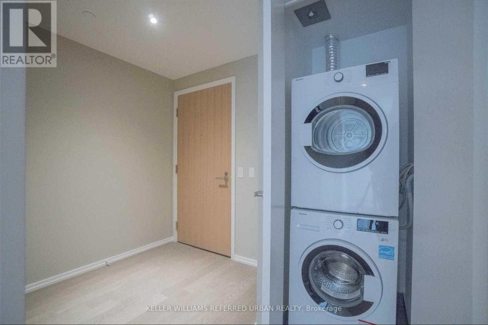 Photo 3 of 2111 5 Soudan Avenue, Toronto ON
