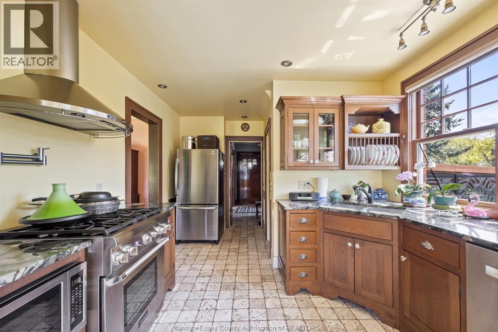 Photo 10 of 2373 Kildare Road, Windsor ON