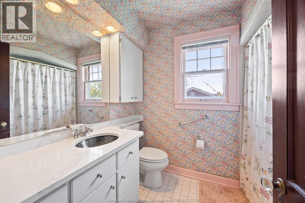 Photo 13 of 2373 Kildare Road, Windsor ON