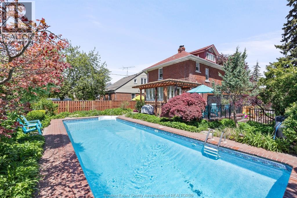 Photo 12 of 2373 Kildare Road, Windsor ON