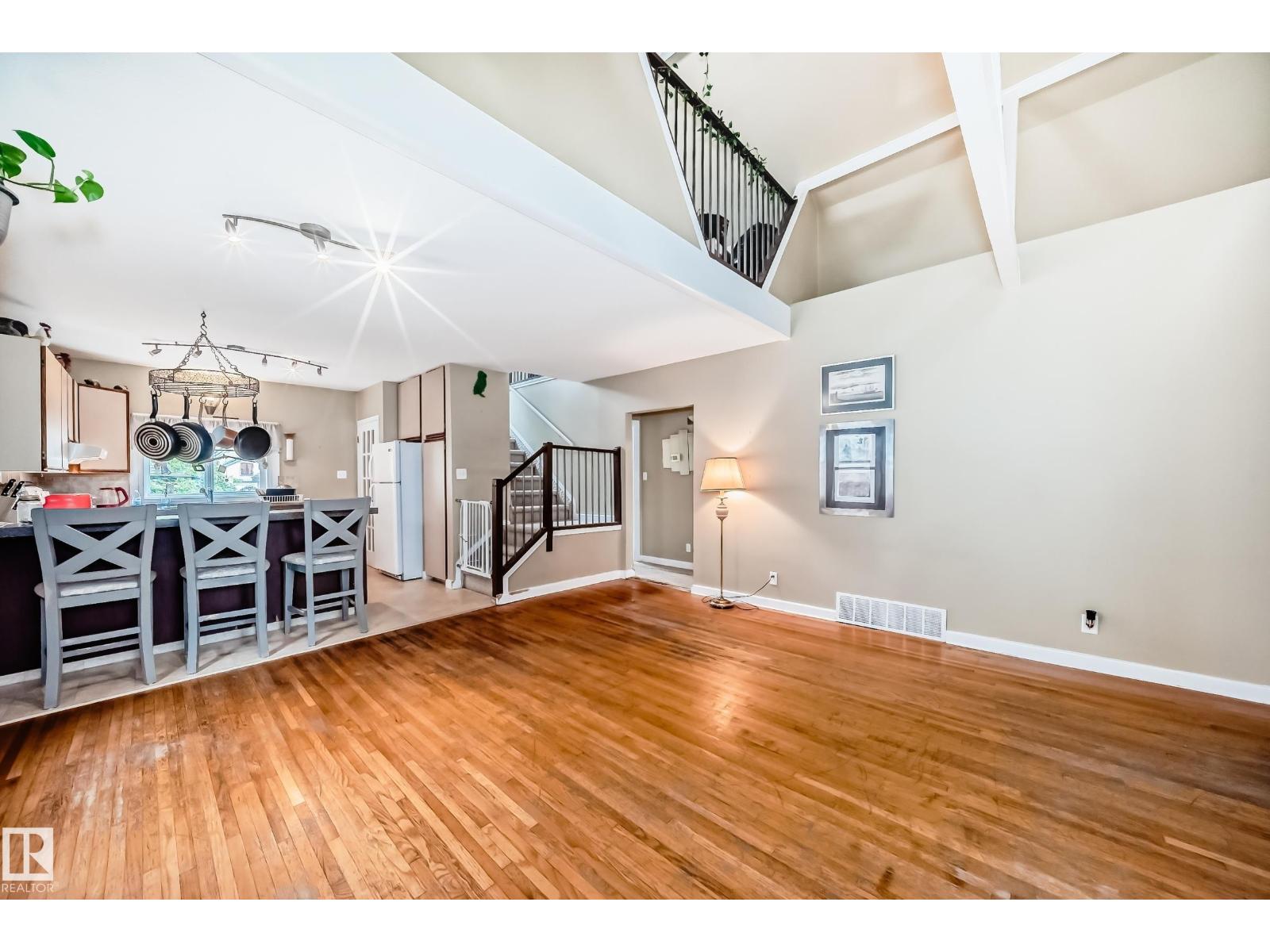 Photo 10 of 8950 80 Av Nw Nw, Edmonton AB