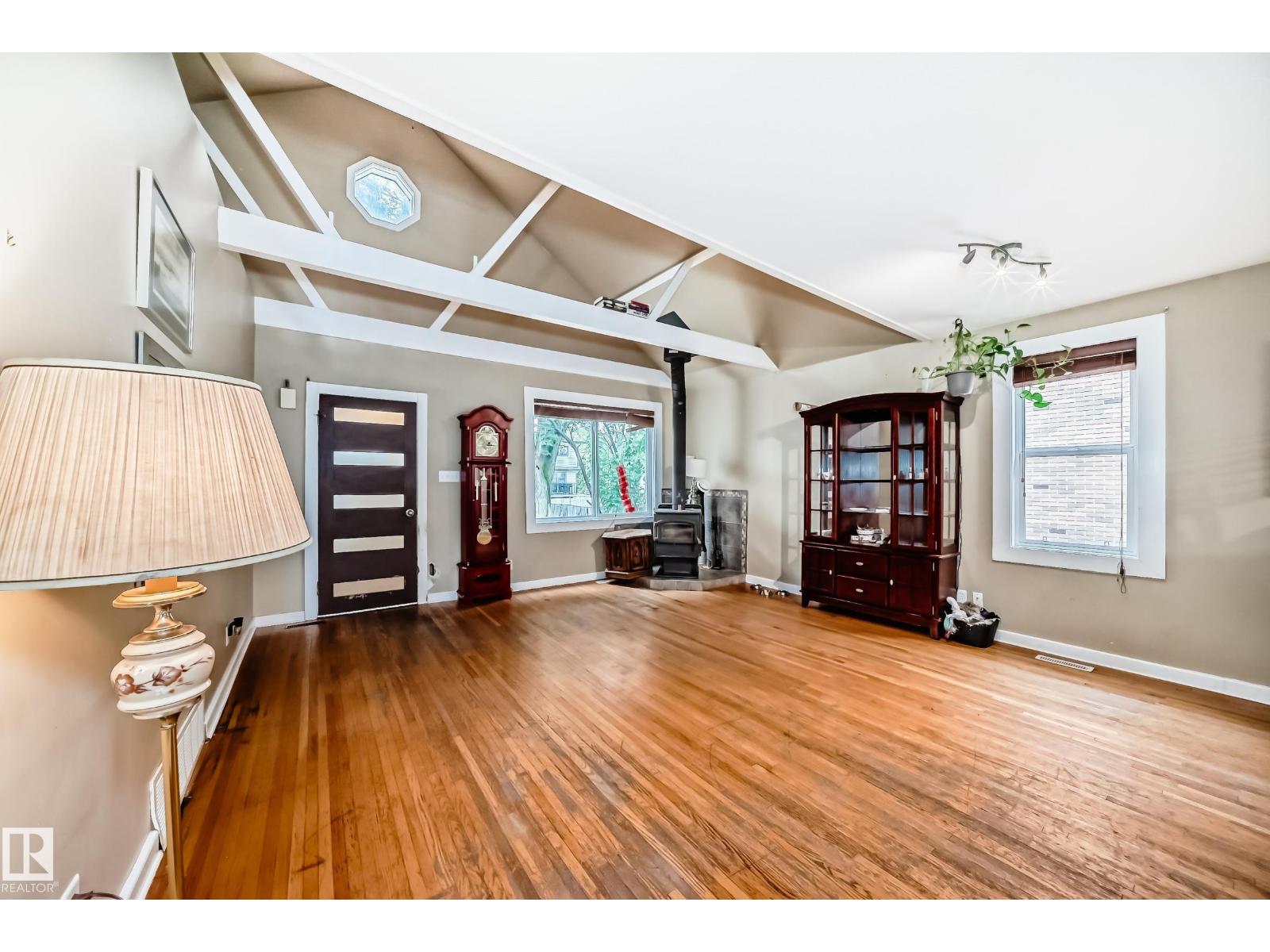 Photo 11 of 8950 80 Av Nw Nw, Edmonton AB