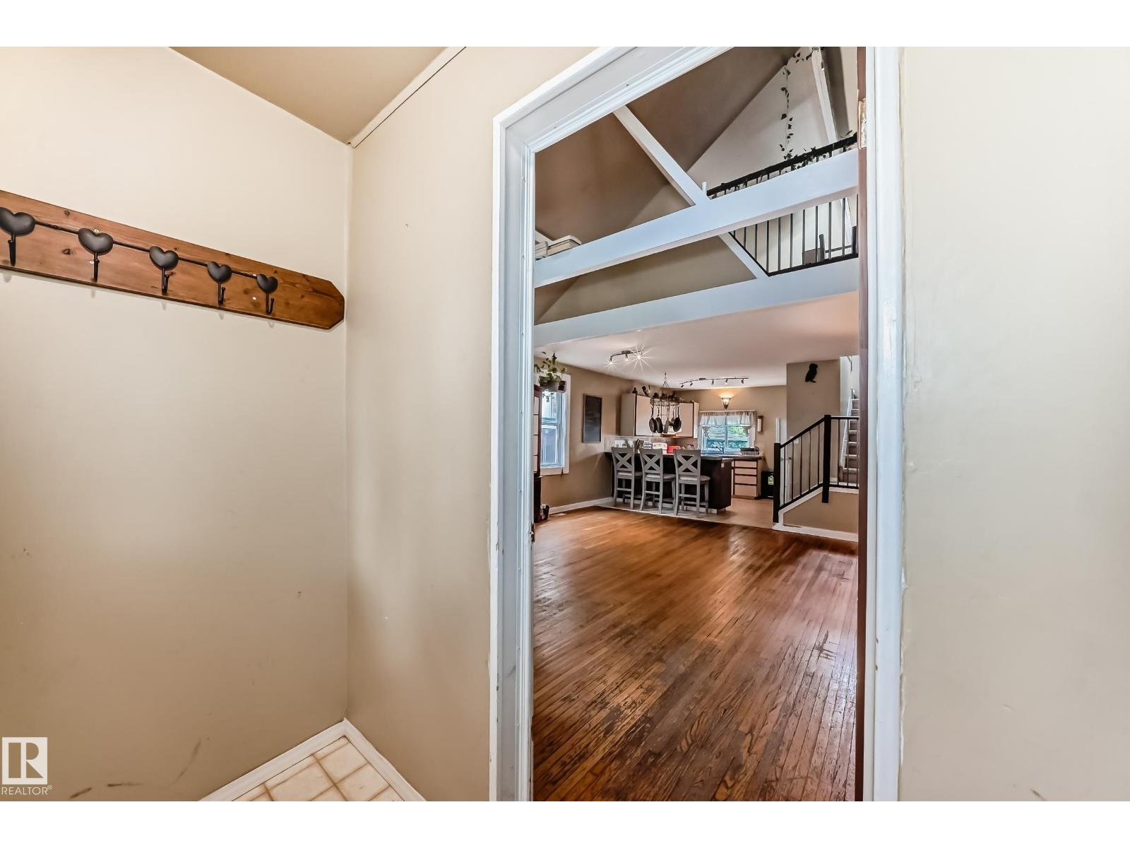 Photo 15 of 8950 80 Av Nw Nw, Edmonton AB