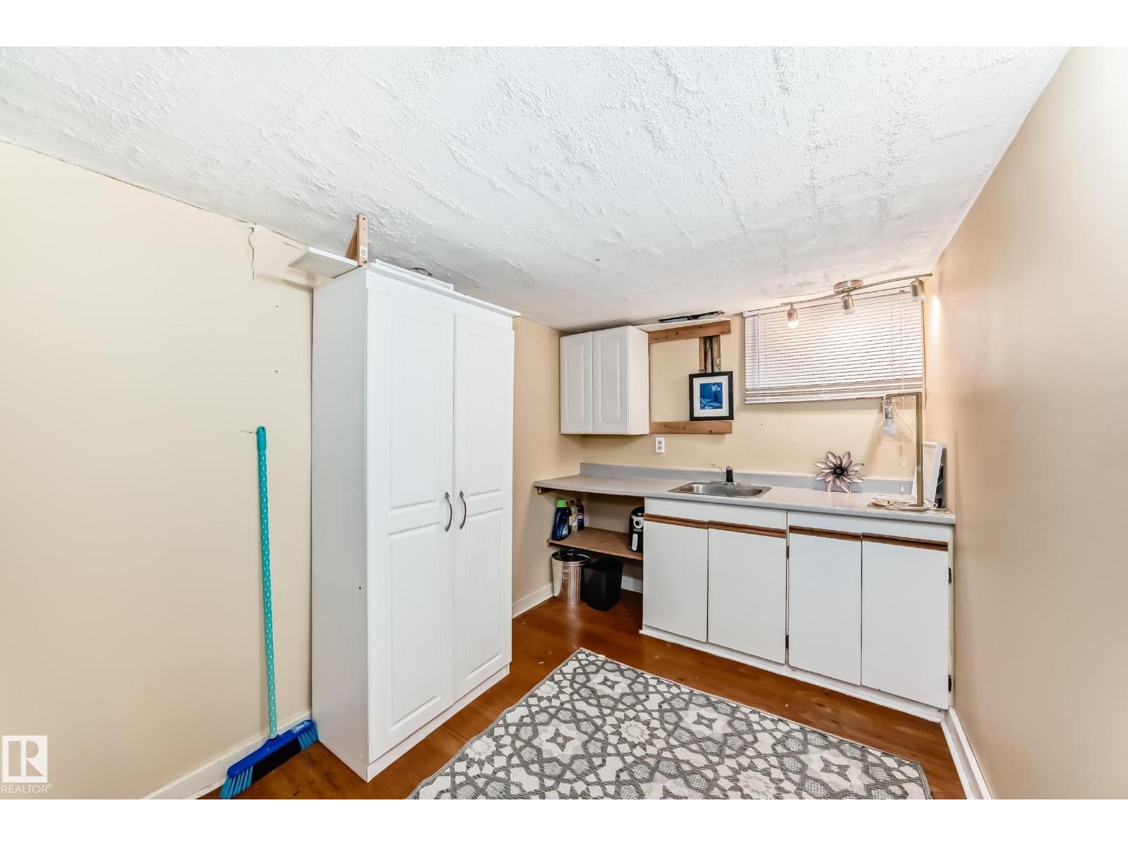 Photo 19 of 8950 80 Av Nw Nw, Edmonton AB