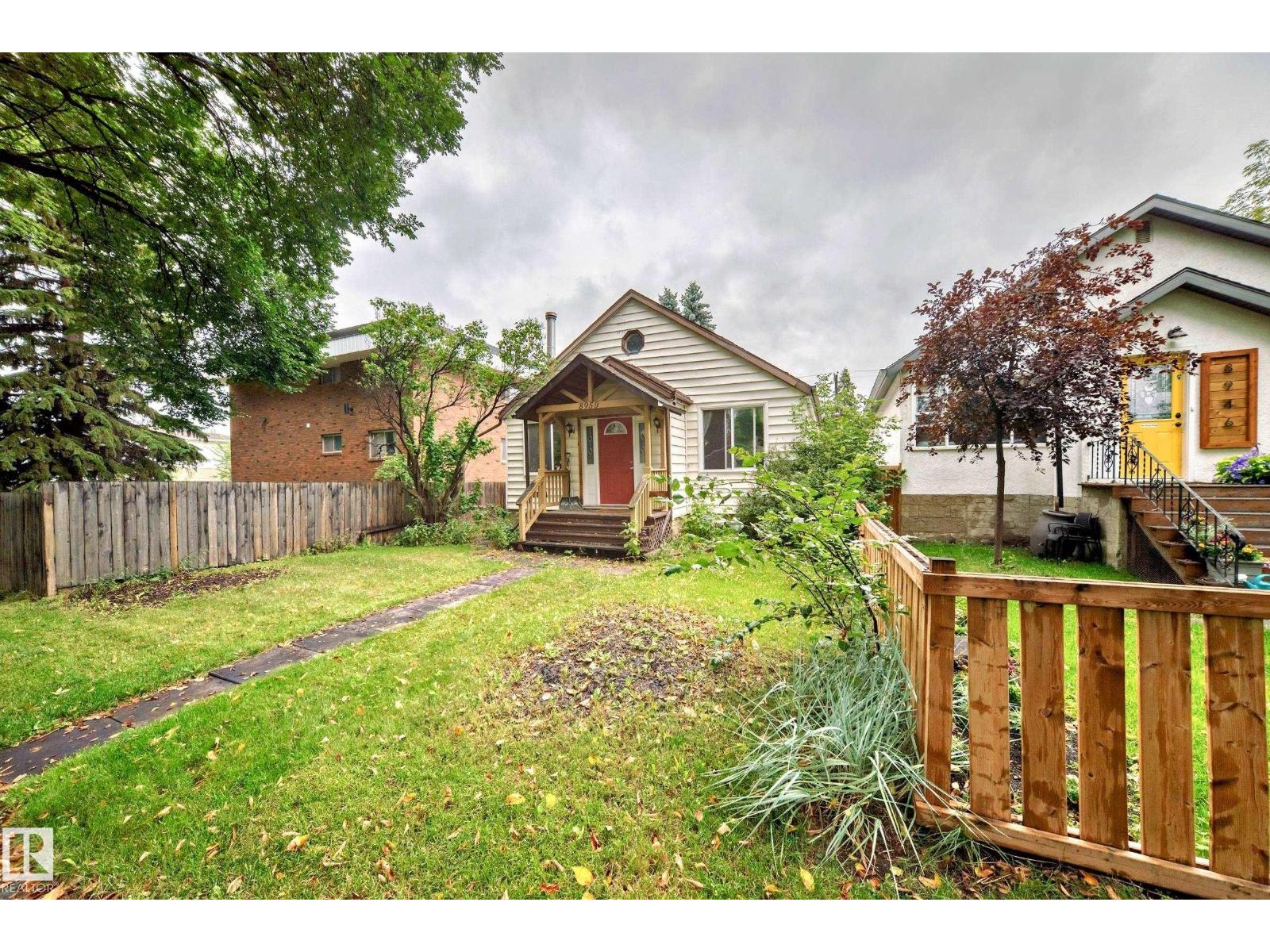Photo 33 of 8950 80 Av Nw Nw, Edmonton AB