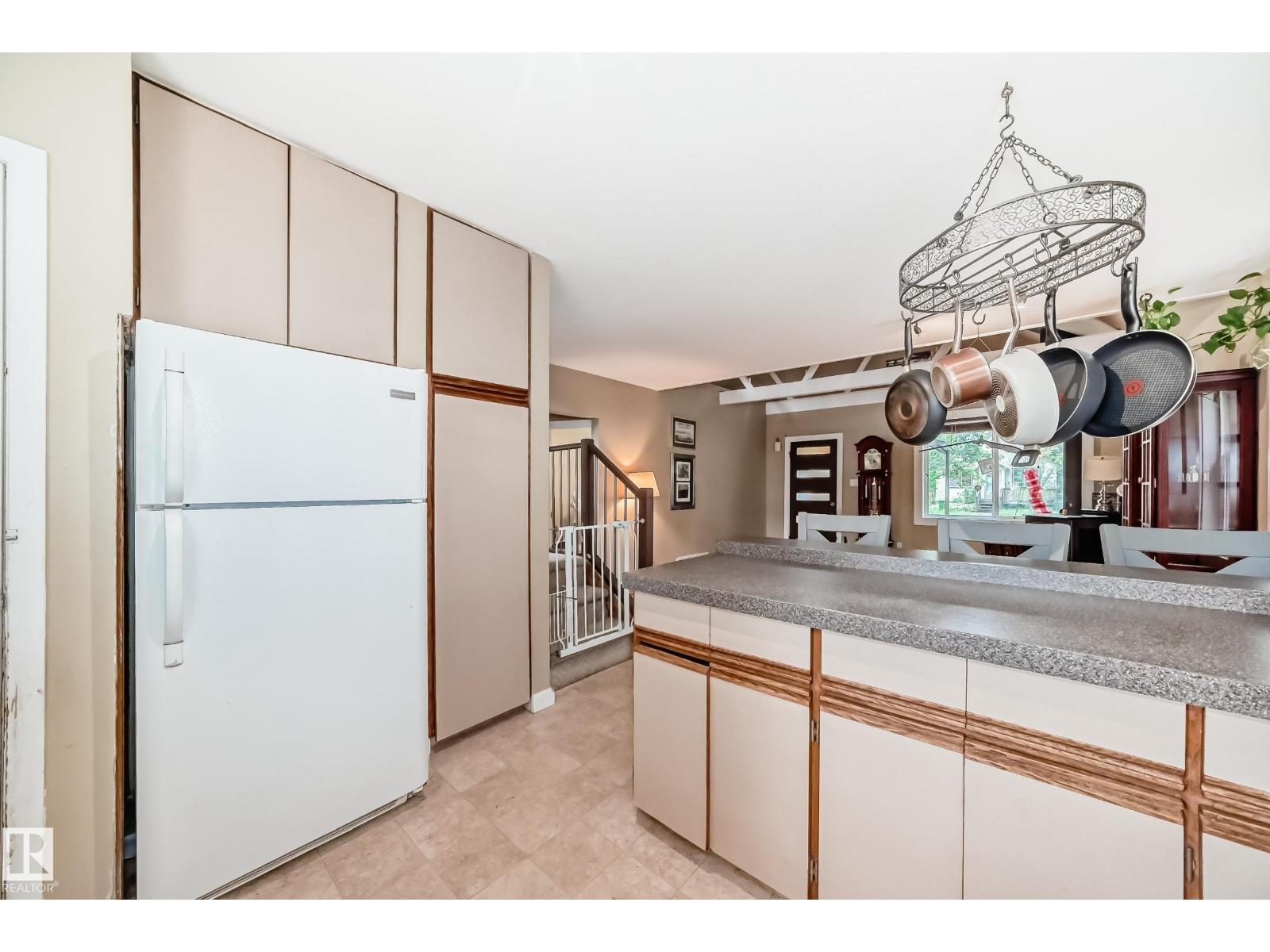 Photo 8 of 8950 80 Av Nw Nw, Edmonton AB