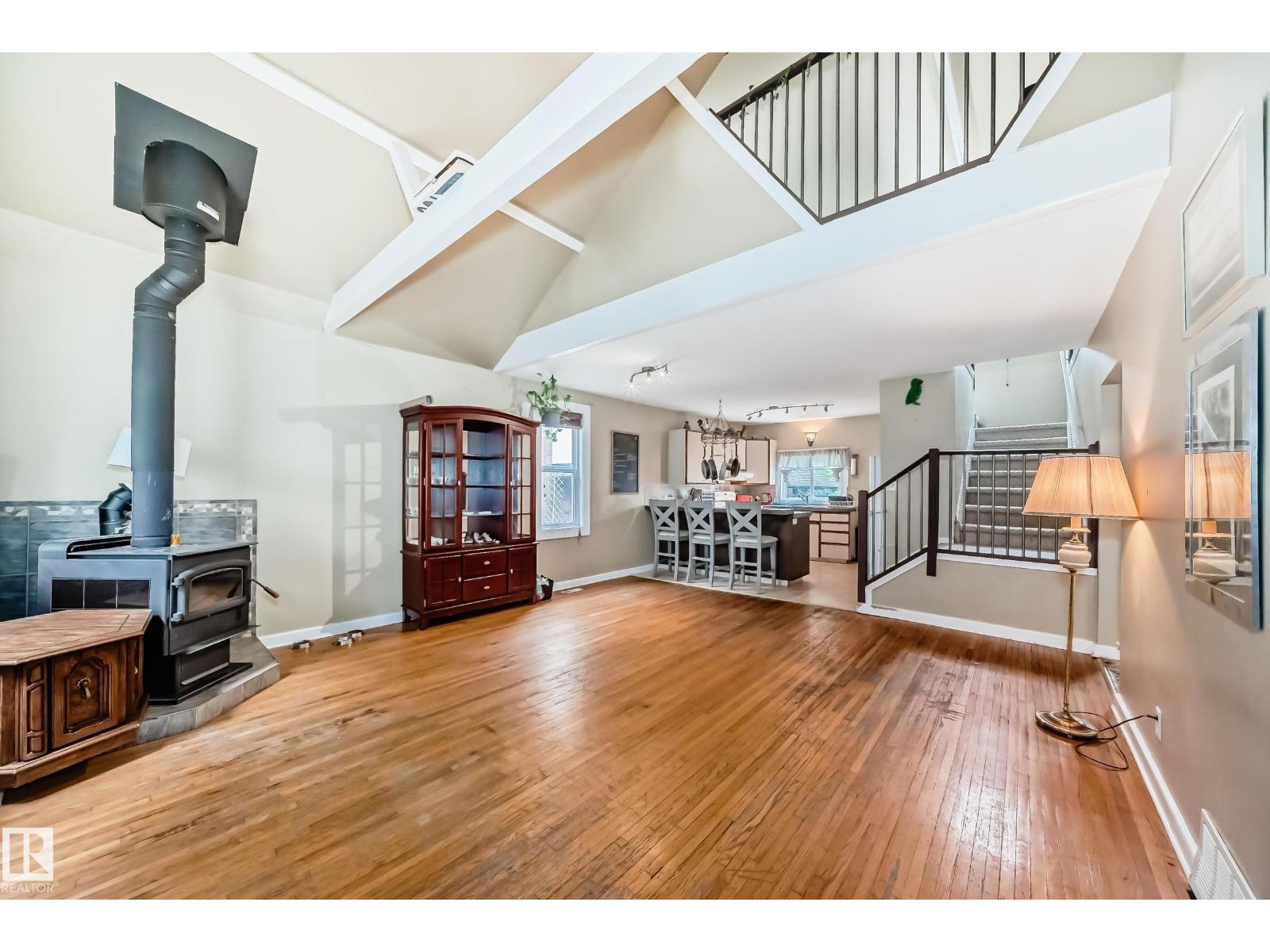 Photo 9 of 8950 80 Av Nw Nw, Edmonton AB