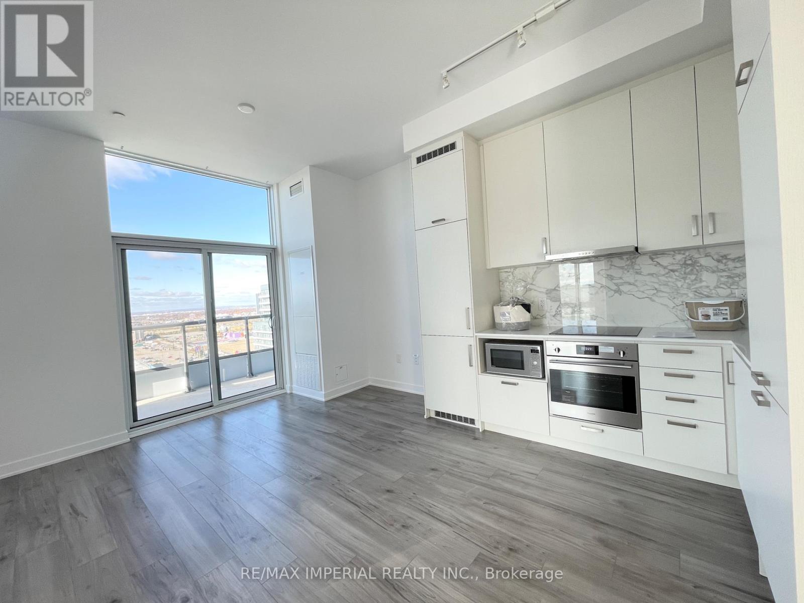 Photo 10 of 1618 60 Honeycrisp Crescent, Vaughan ON