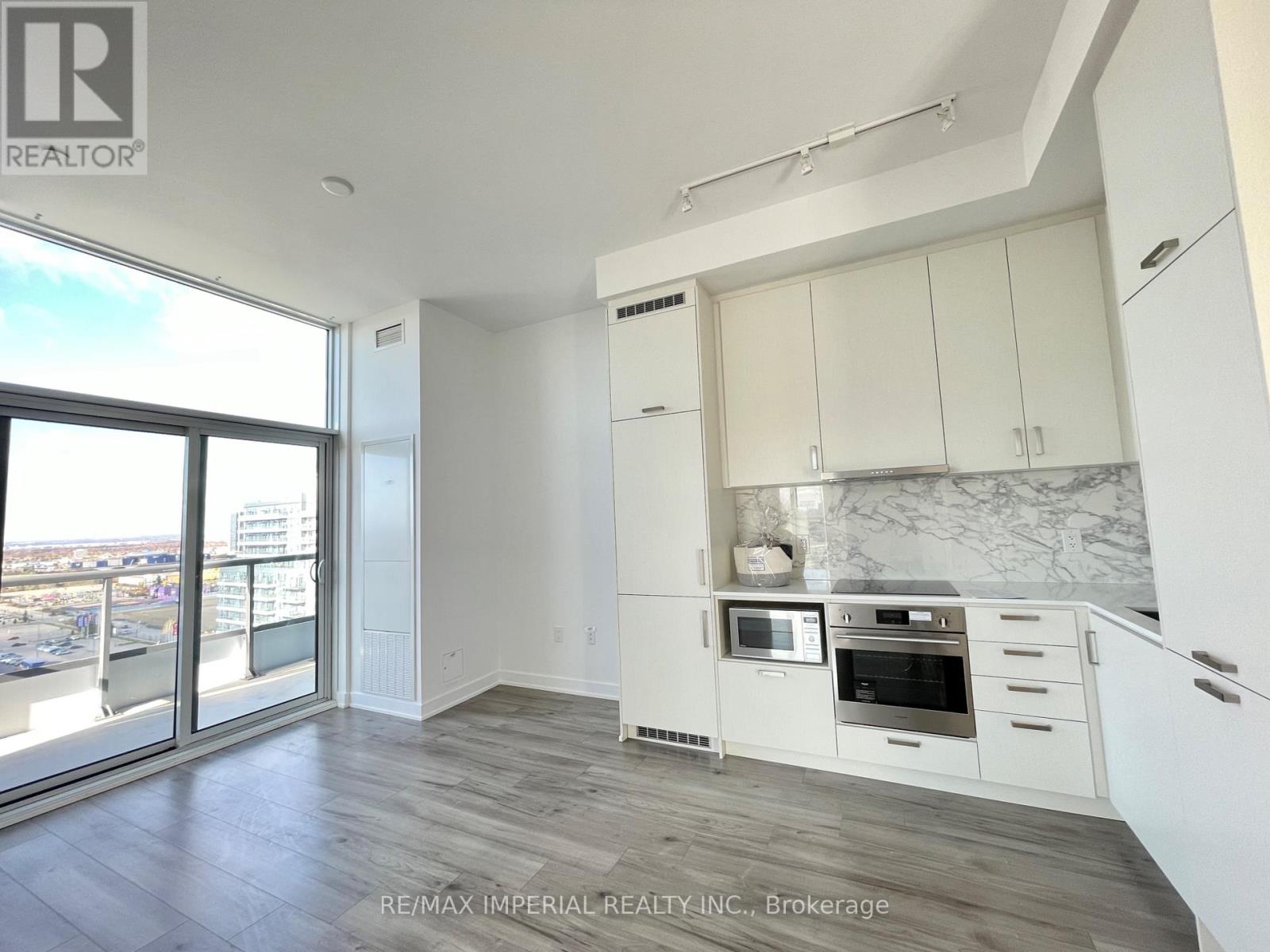 Photo 11 of 1618 60 Honeycrisp Crescent, Vaughan ON