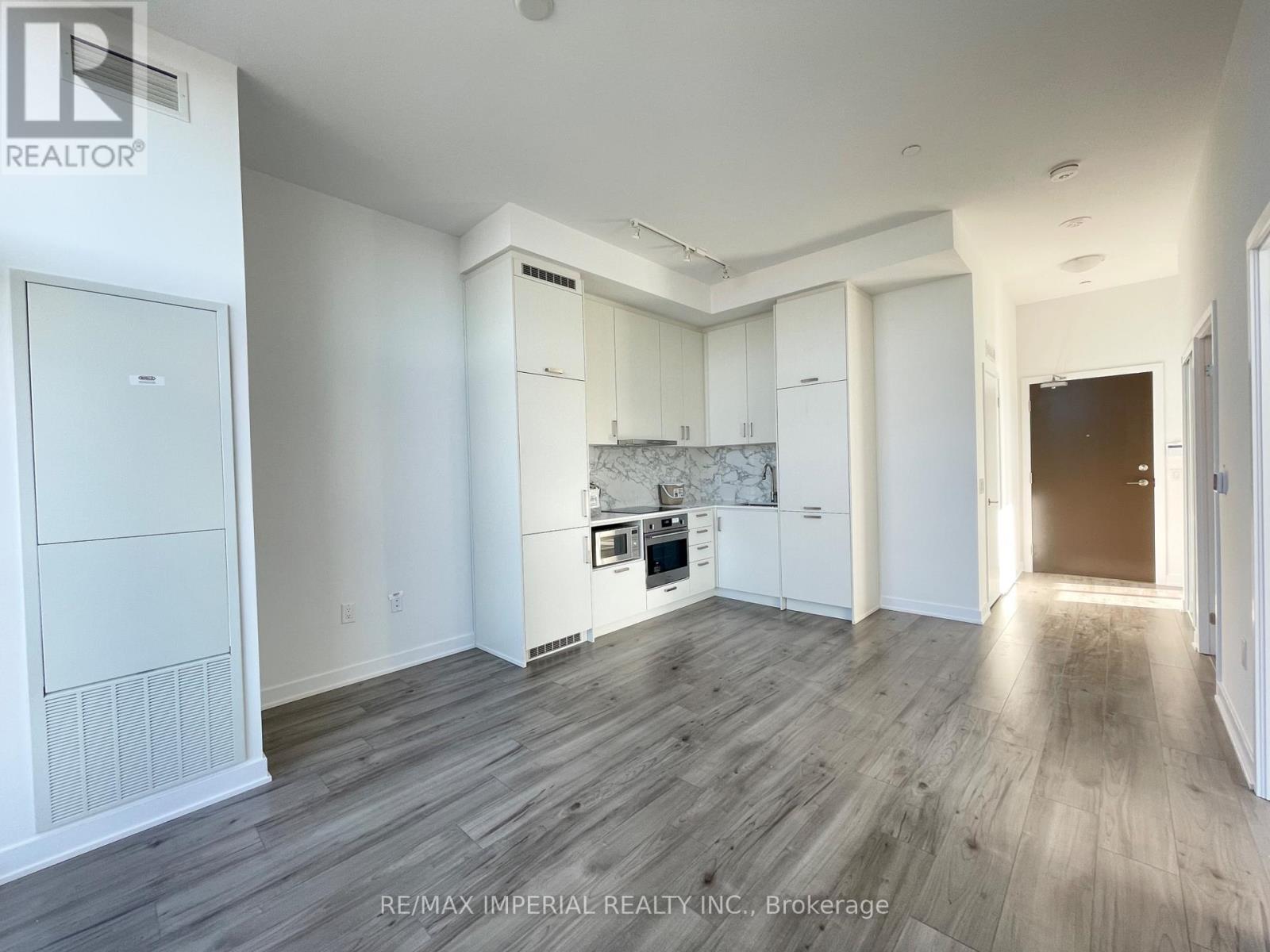Photo 12 of 1618 60 Honeycrisp Crescent, Vaughan ON