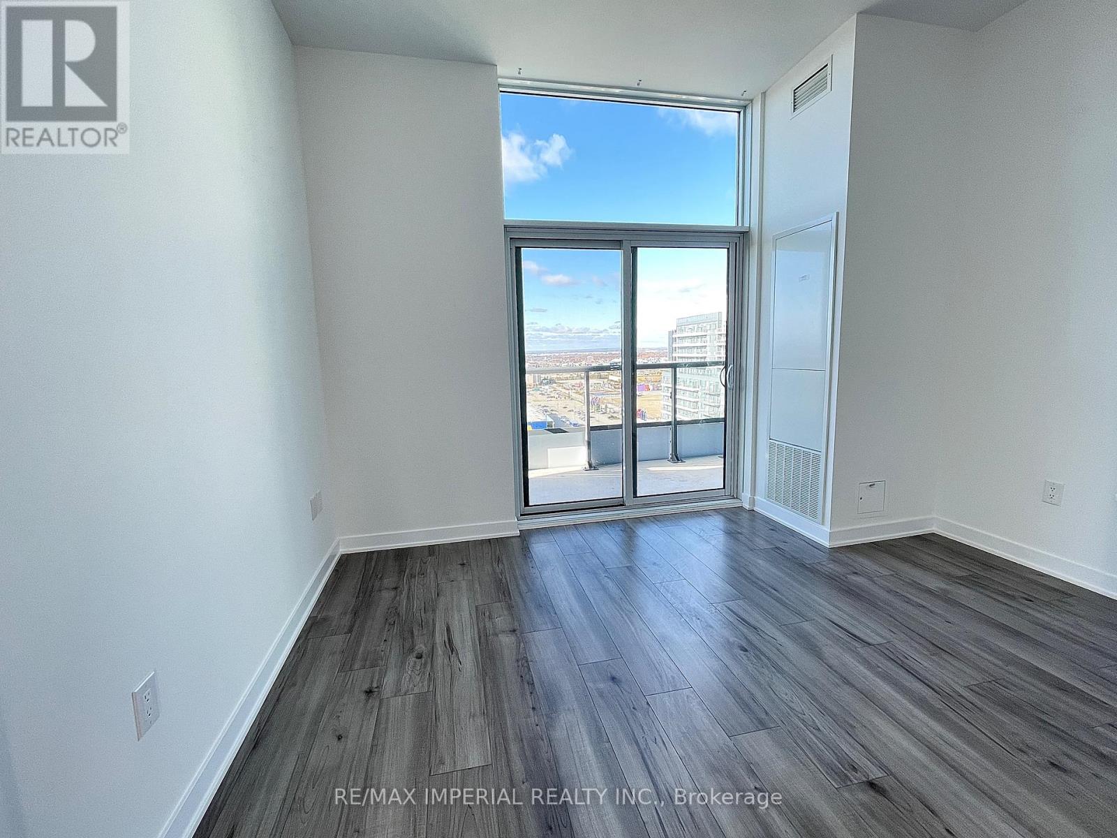 Photo 15 of 1618 60 Honeycrisp Crescent, Vaughan ON