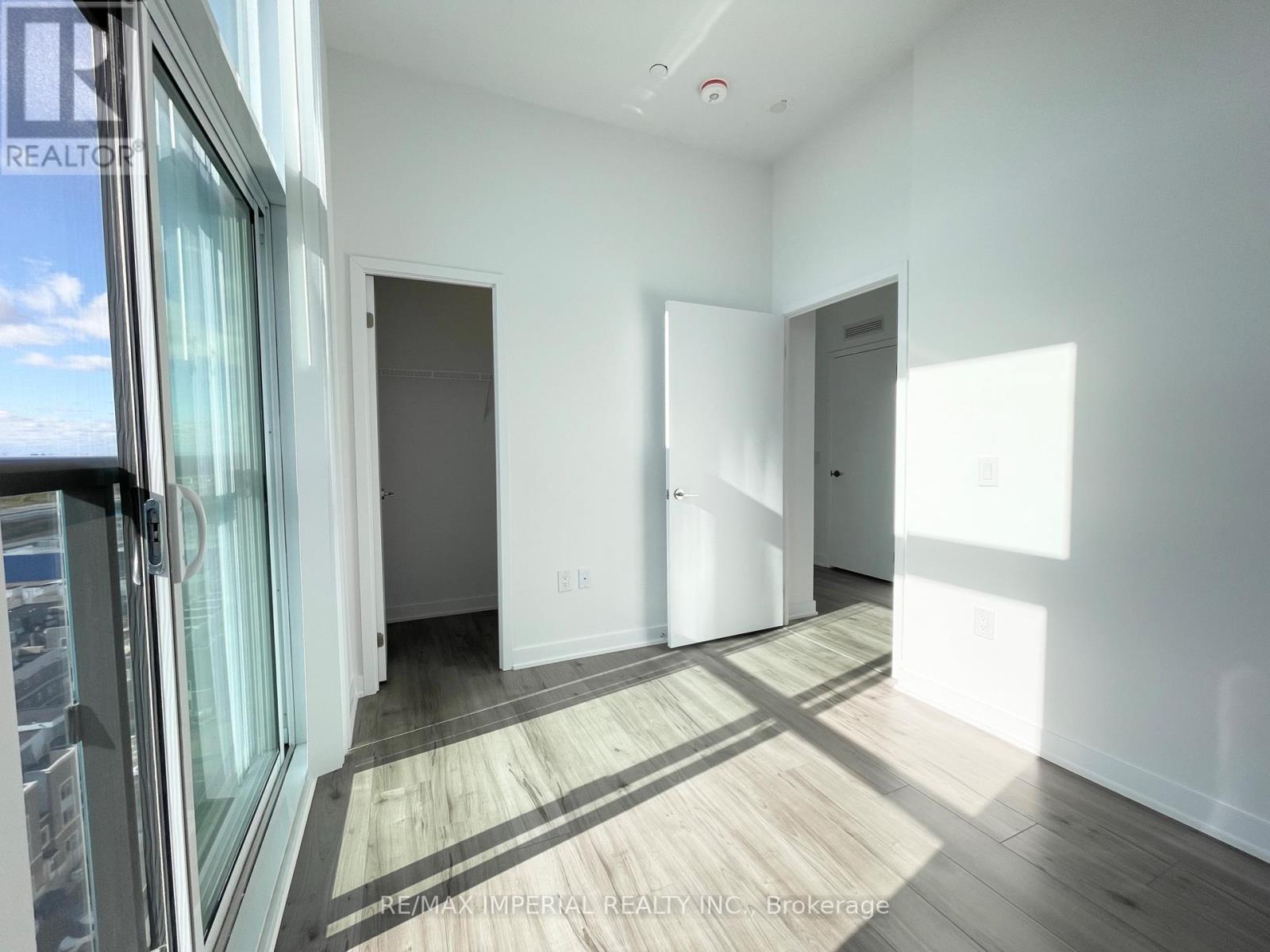 Photo 16 of 1618 60 Honeycrisp Crescent, Vaughan ON