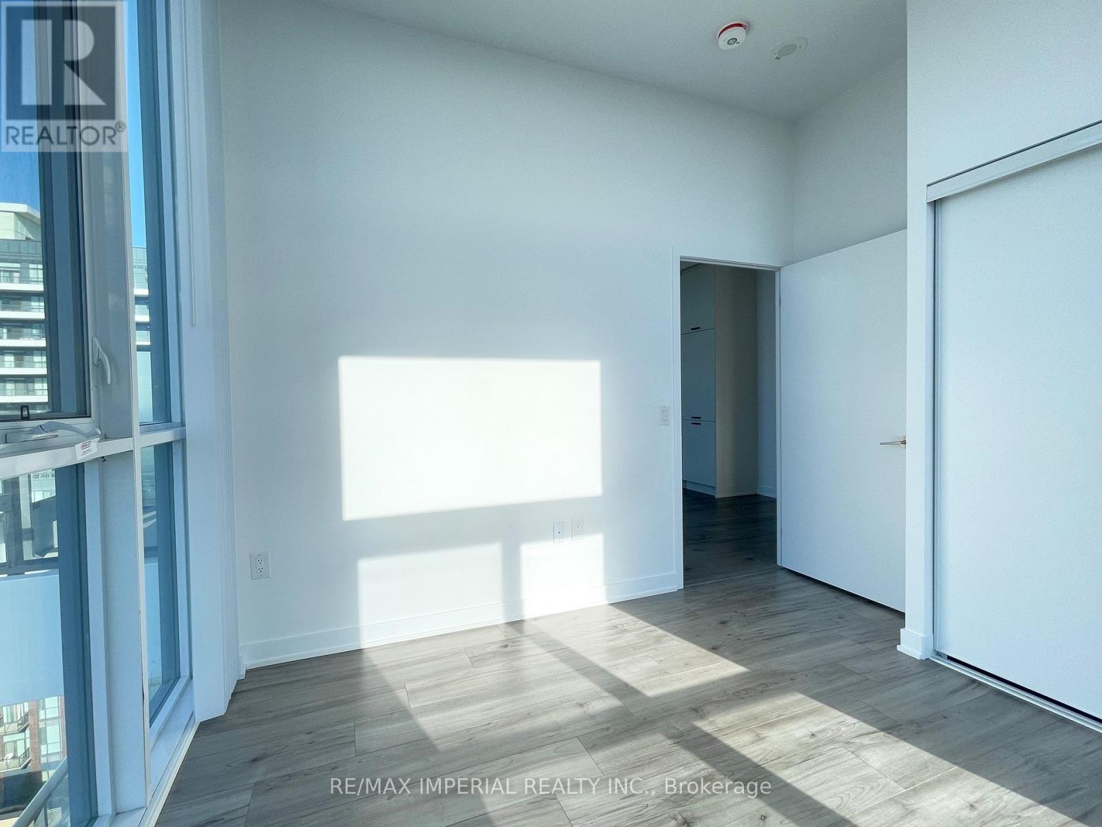 Photo 17 of 1618 60 Honeycrisp Crescent, Vaughan ON