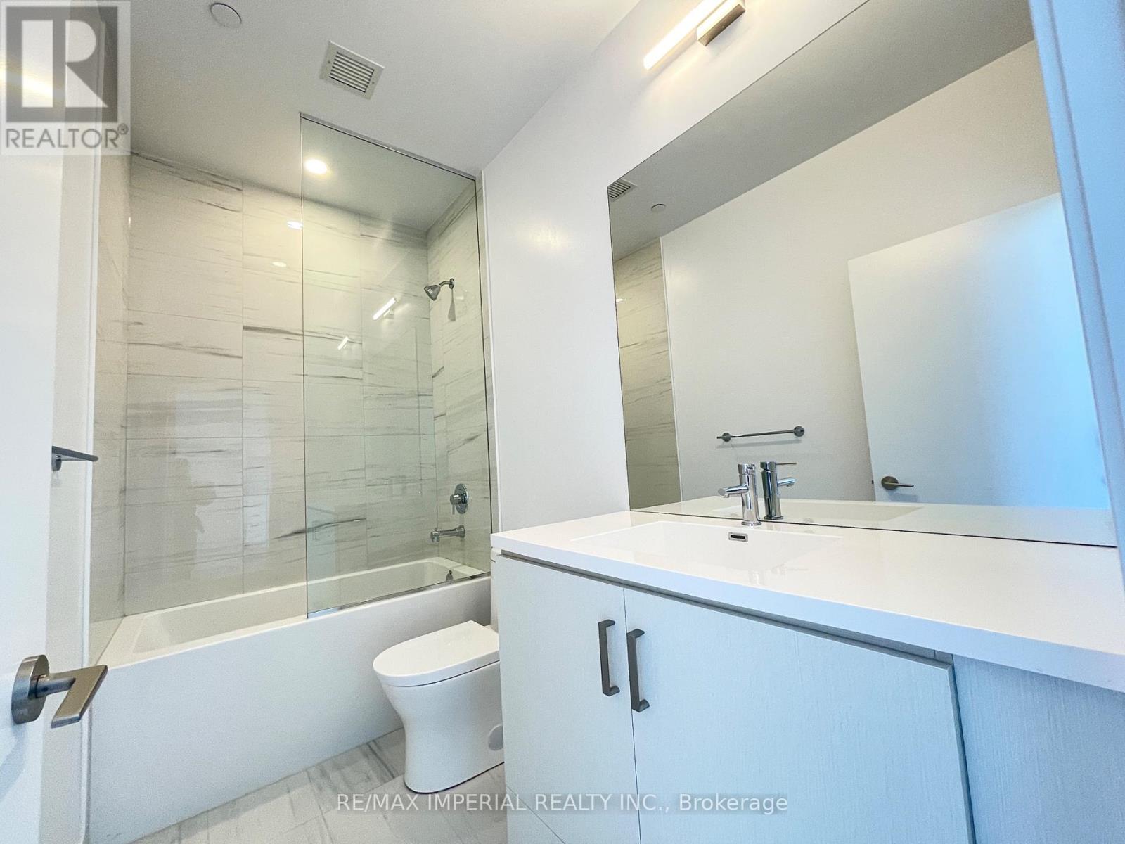 Photo 20 of 1618 60 Honeycrisp Crescent, Vaughan ON