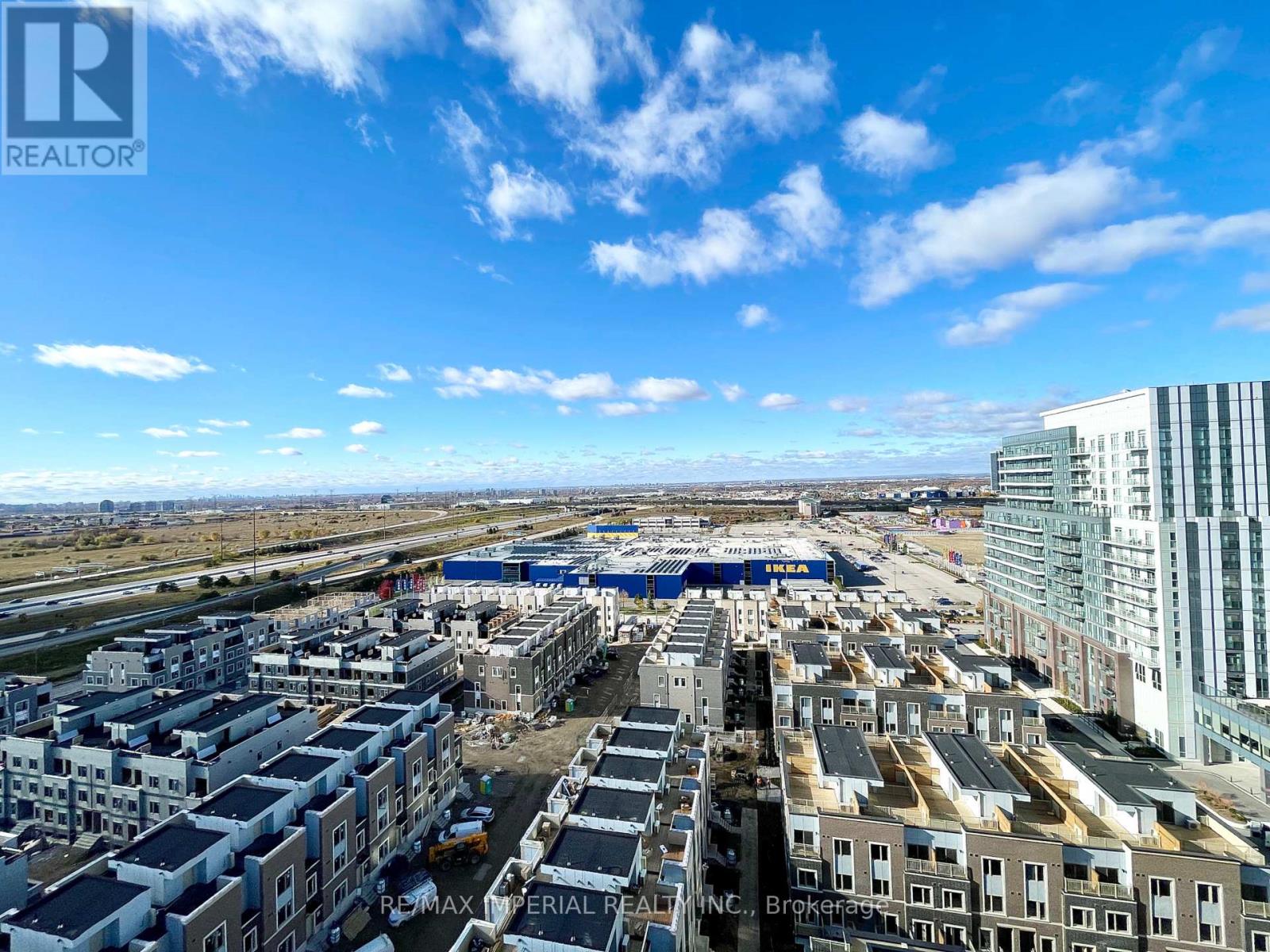 Photo 9 of 1618 60 Honeycrisp Crescent, Vaughan ON
