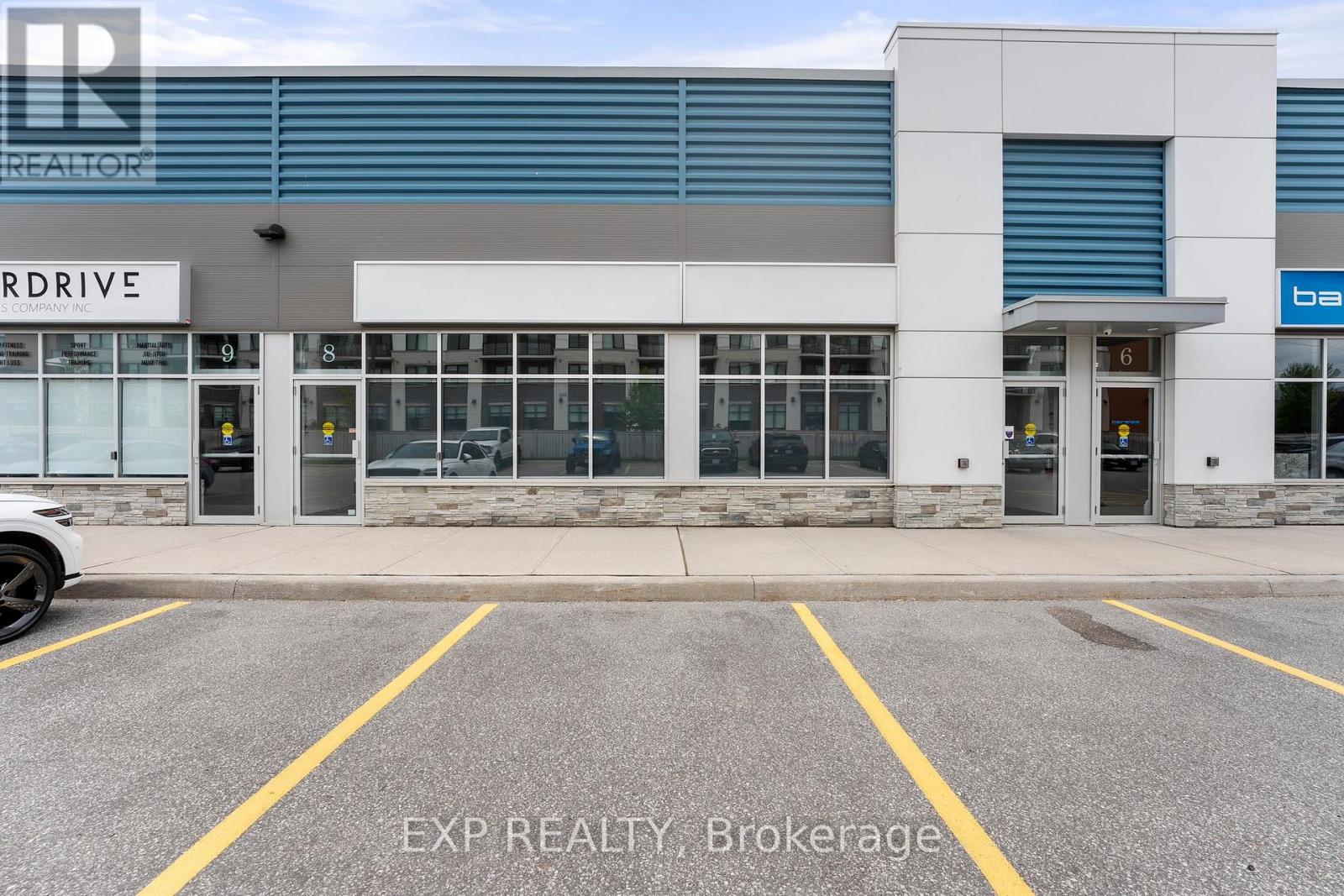 Photo 2 of 7 8 155 Mostar Street, Whitchurchstouffville ON