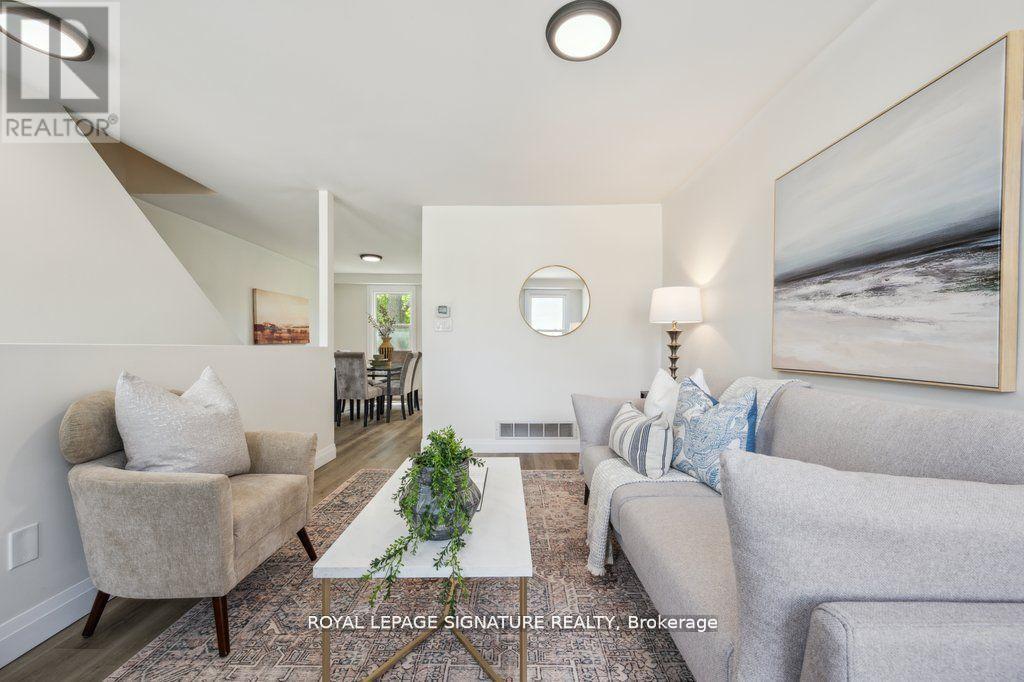Photo 7 of 1856 John Street, Markham ON