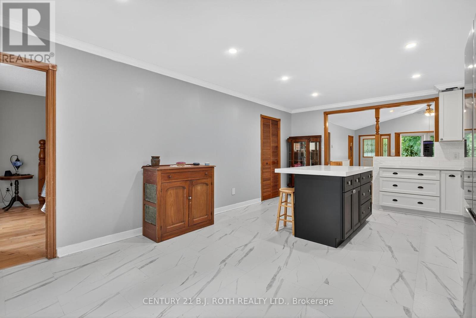 Photo 25 of 281 Harvie Road, Barrie ON