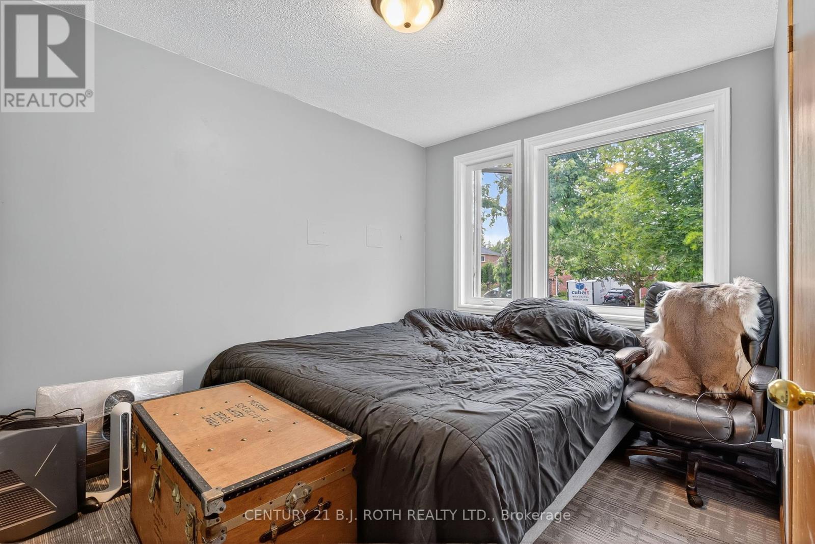 Photo 11 of 281 Harvie Road, Barrie ON
