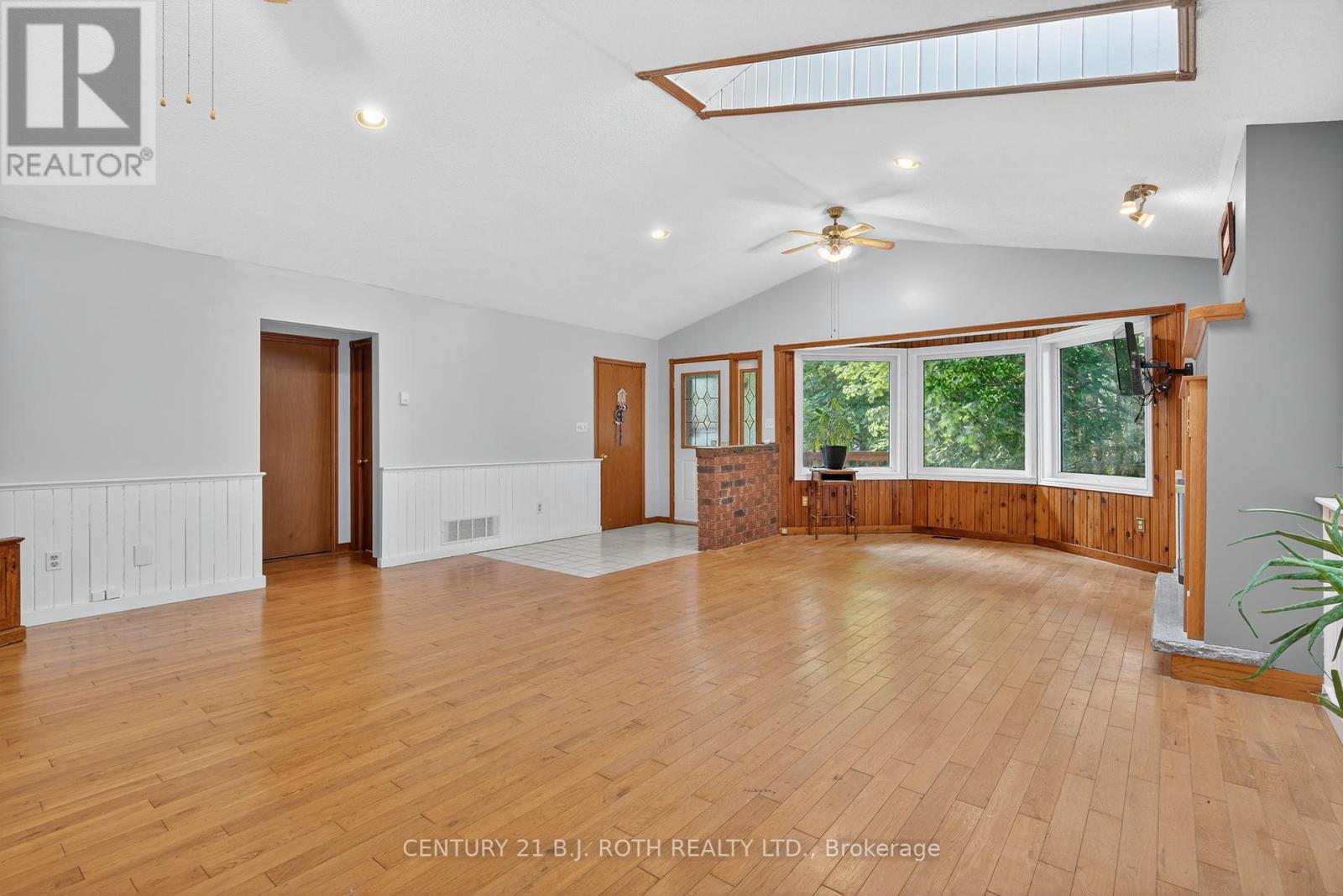Photo 23 of 281 Harvie Road, Barrie ON