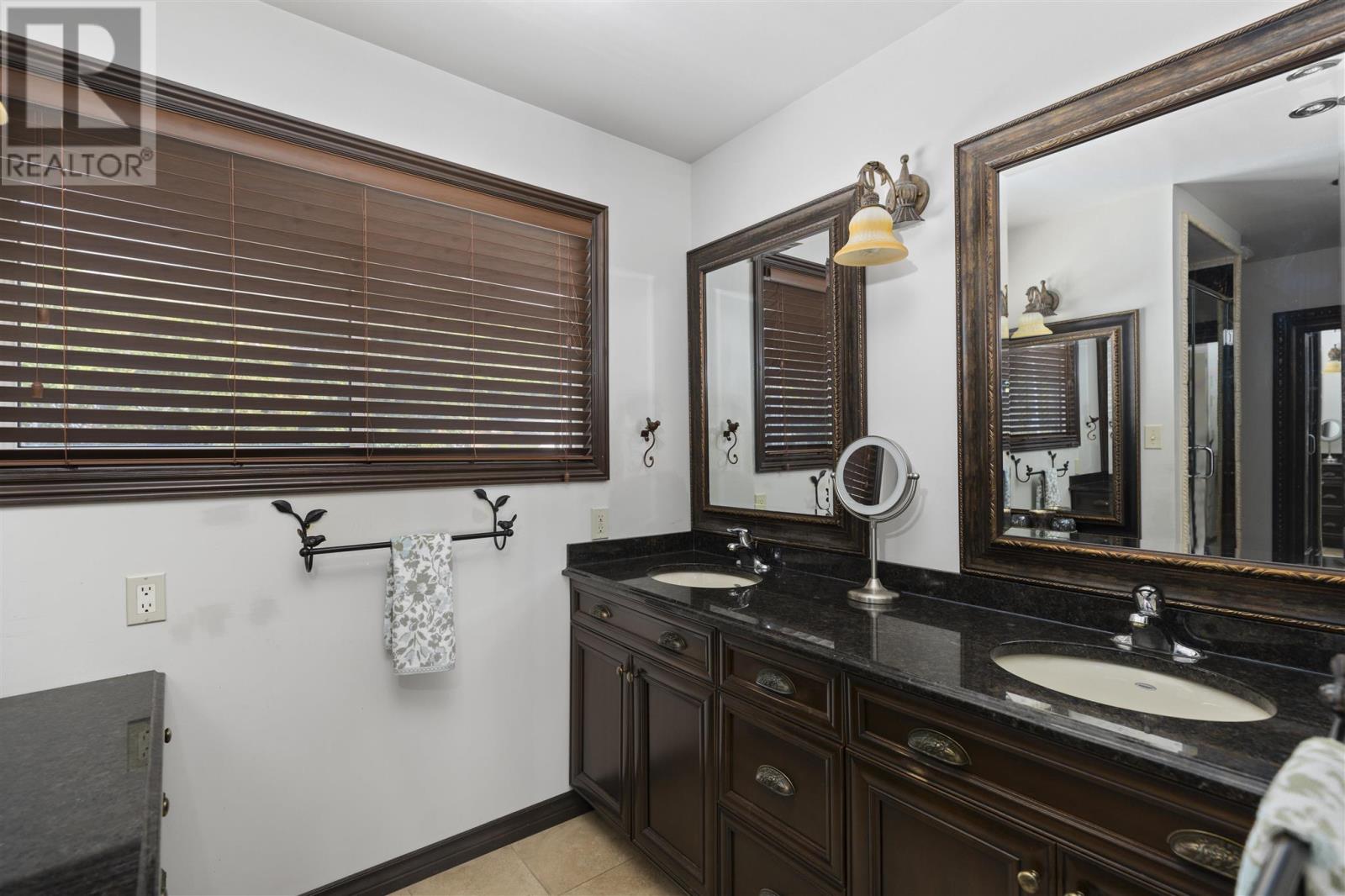 Photo 11 of 1777 Queen St E, Sault Ste Marie ON