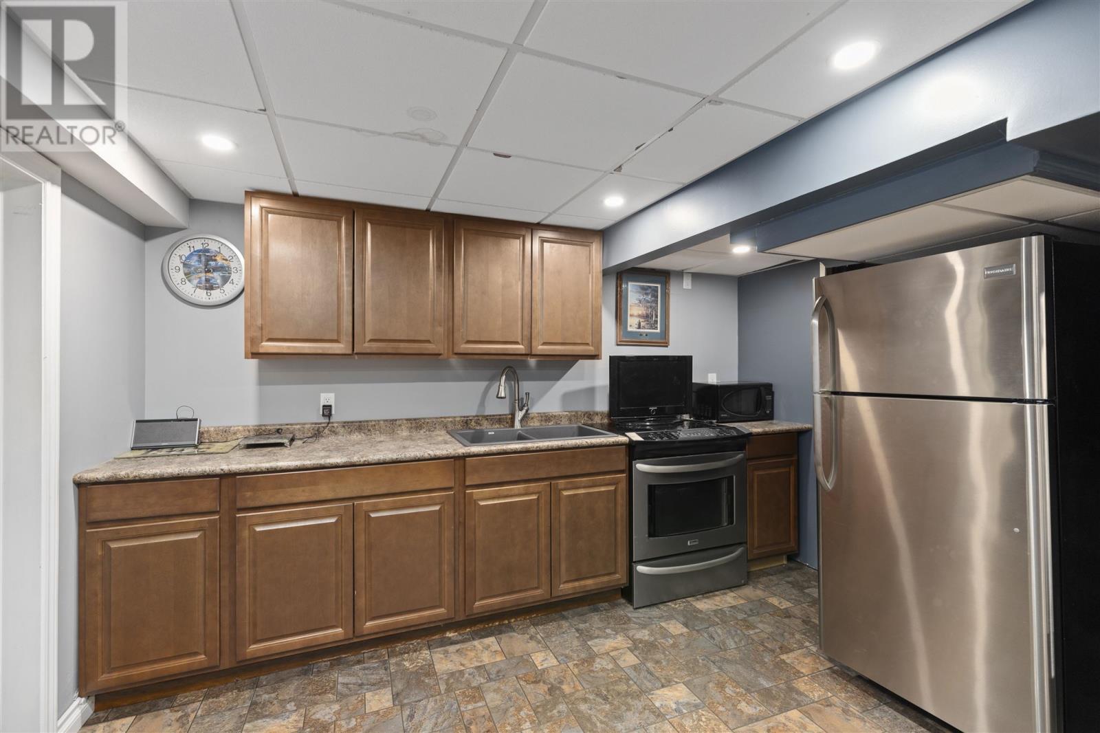 Photo 32 of 1777 Queen St E, Sault Ste Marie ON