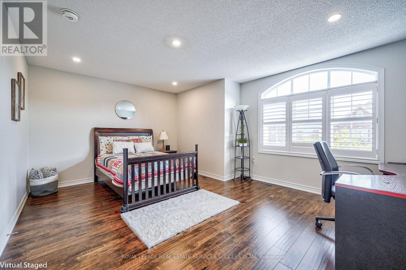 Photo 2 of 5354 Mallory Road, Mississauga ON
