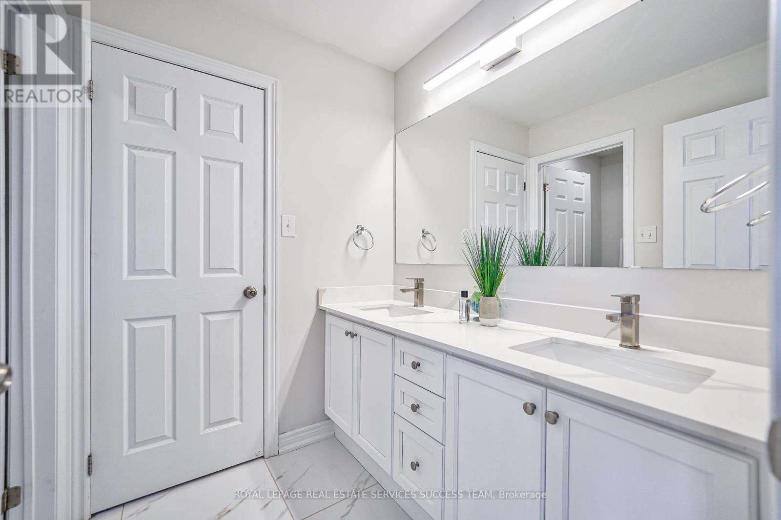 Photo 13 of 5354 Mallory Road, Mississauga ON