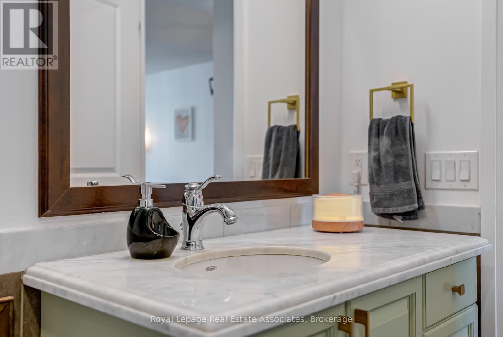 Photo 10 of Lph 09 1055 Southdown Road, Mississauga ON