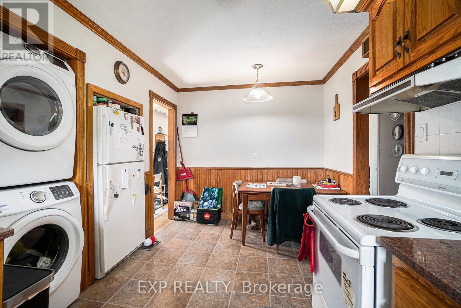 Photo 2 of 113 Ridgefield Crescent, Ottawa ON
