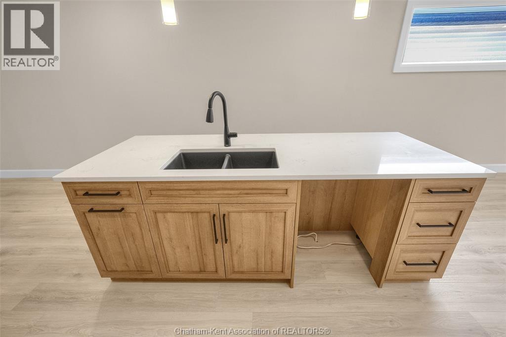 Photo 13 of 162 Ironwood Trail, Chatham ON